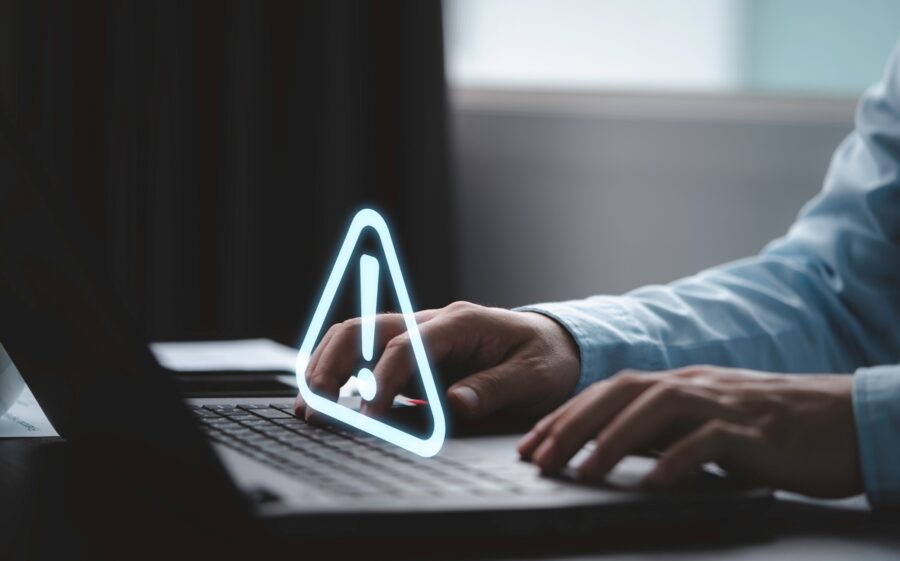 Nicht jedes Angebot für das Erstellen einer Handwerker Website ist seriös Bild: Stop-Schild für Handwerker