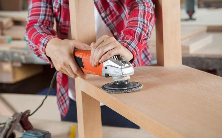 Mit HERO entfesseln Messebauer das eigene Handwerk Bild: Messebauer bei der Arbeit