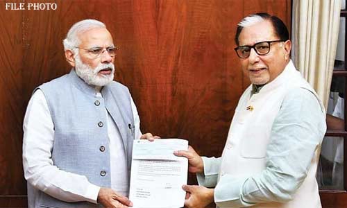 modi-and-subhash-chandra