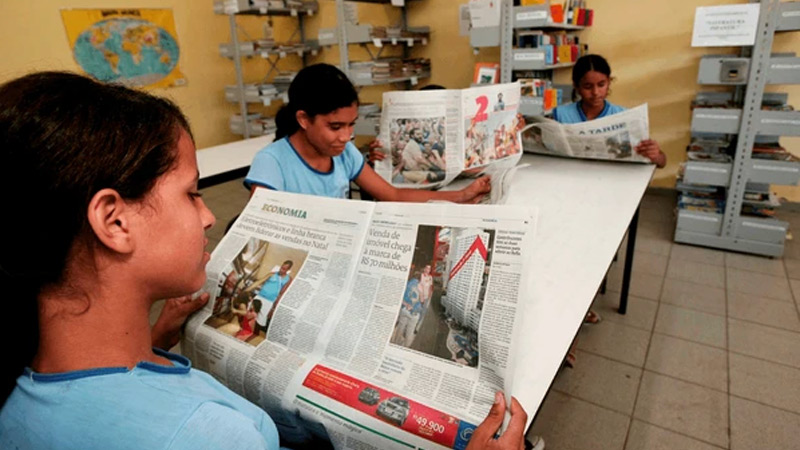 NewspaperReading78454