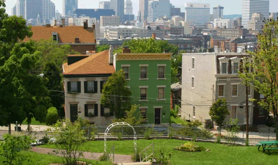 The skyline of Cincinnati, Ohio, seen from a small urban park