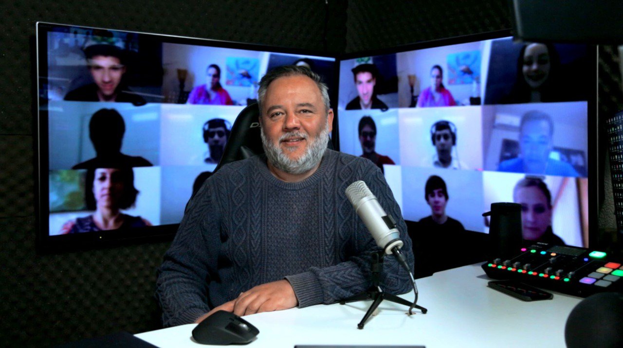 Miguel Paz, CEO and Founder of Reveniu, in a Radio Studio