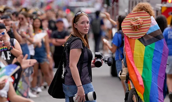 Videógrafa Bethany Baker, del Salt Lake Tribune, en el Desfile de Orgullo Gay de Salt Lake City