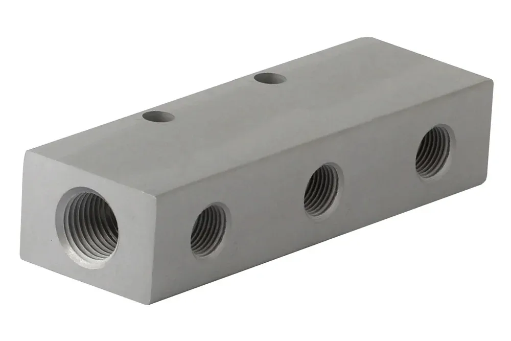 Skirstomoji juosta su priešingais išėjimais 1/8” - 1/4”, aliuminis