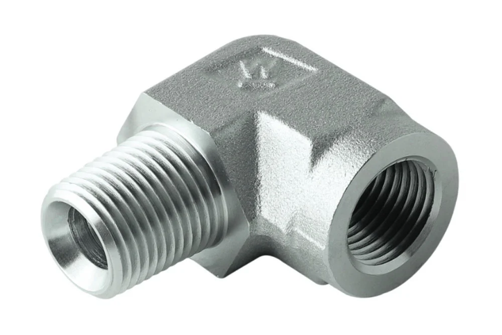 Adapteris – 90° alkūnė su išoriniu / vidiniu NPT sriegiu, anglinis plienas, tipas A307
