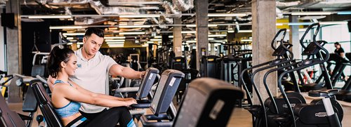 online-ausbildungen-zum-fitnesstrainer-und-ernaehrungsberater.jpg