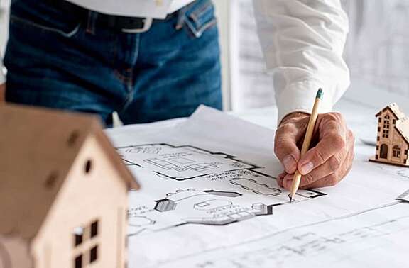 Die RENEWA Architekten planen für Sie! Architekt entwickelt Plan