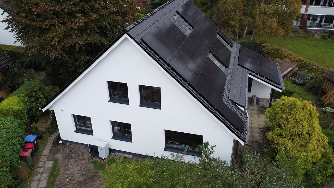 RENEWA unterstützt Sie bei Ihrer Gebäudesanierung Bild: Ein Gebäude nach abgeschlossener Sanierung von oben