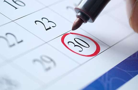 Wie lange dauert eine Kernsanierung? Kalender Nahaufnahme