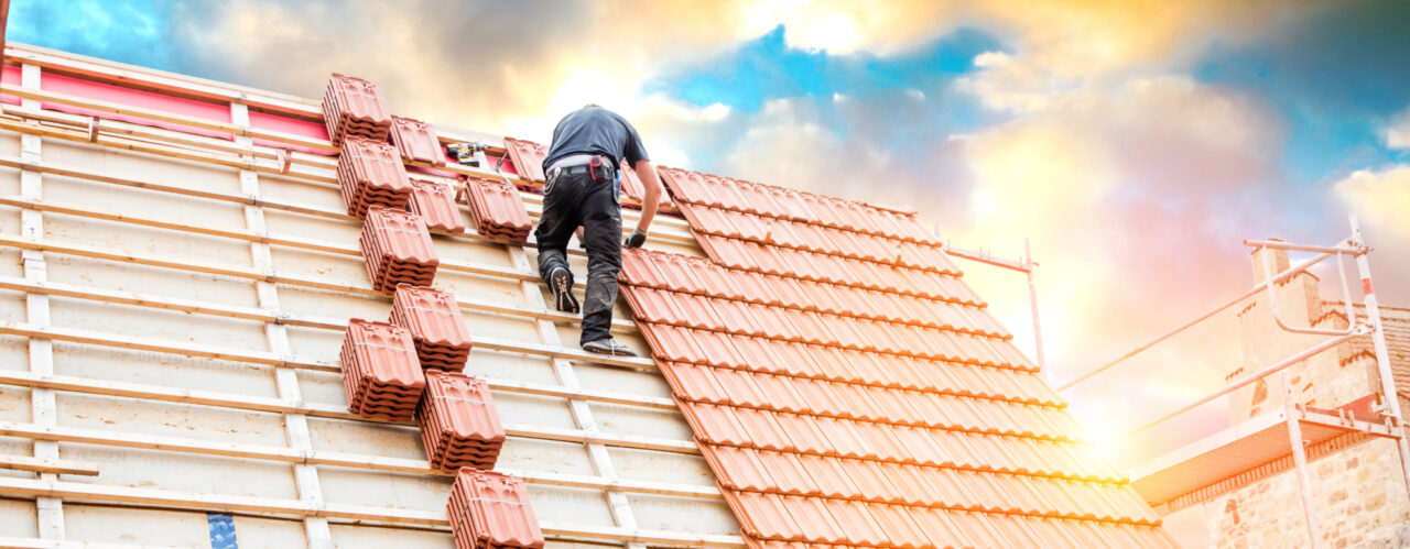 Die Tätigkeiten als Dachdecker gehen weit über das Eindecken von Dächern hinaus Bild: Dachdecker Ausbildung Hannover Tätigkeiten Aufgaben