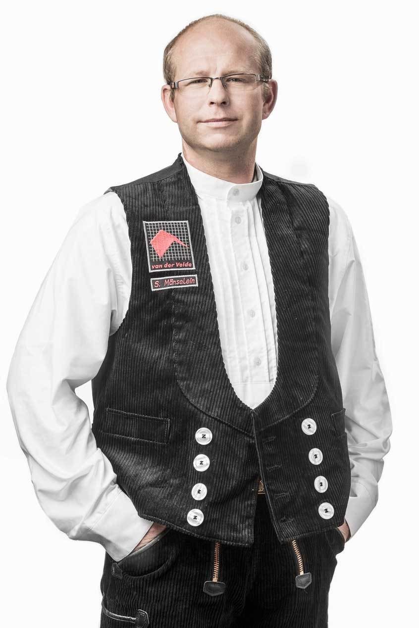 Stefan Mäuselein - Dachdecker-Fachgeselle bei van der Velde Dächer Bild: Stefan Mäuselein Dachdecker-Fachgeselle van der Velde Dächer Hannover