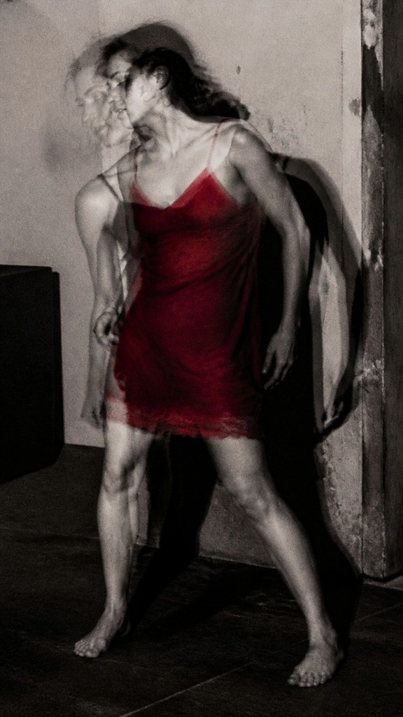 full-length portrait of an elegant figure — Performance Art Style
