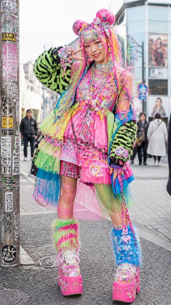 full-length portrait of an elegant figure — Harajuku Fashion Style