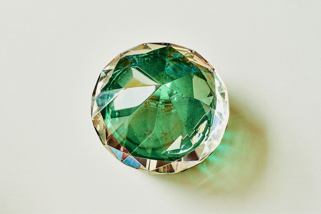 Simulant (Glass/Crystal Decorative Object) - Round Brilliant (Modified/Large-faceted)