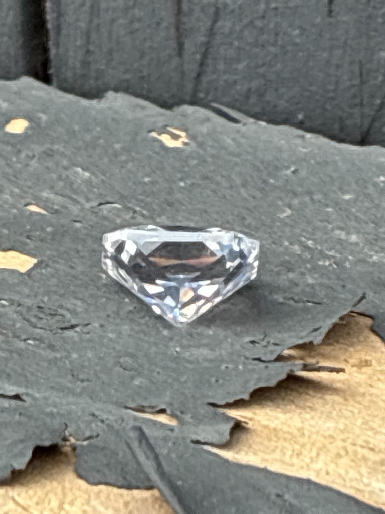 Natural Diamond - Round Brilliant (viewed in profile)