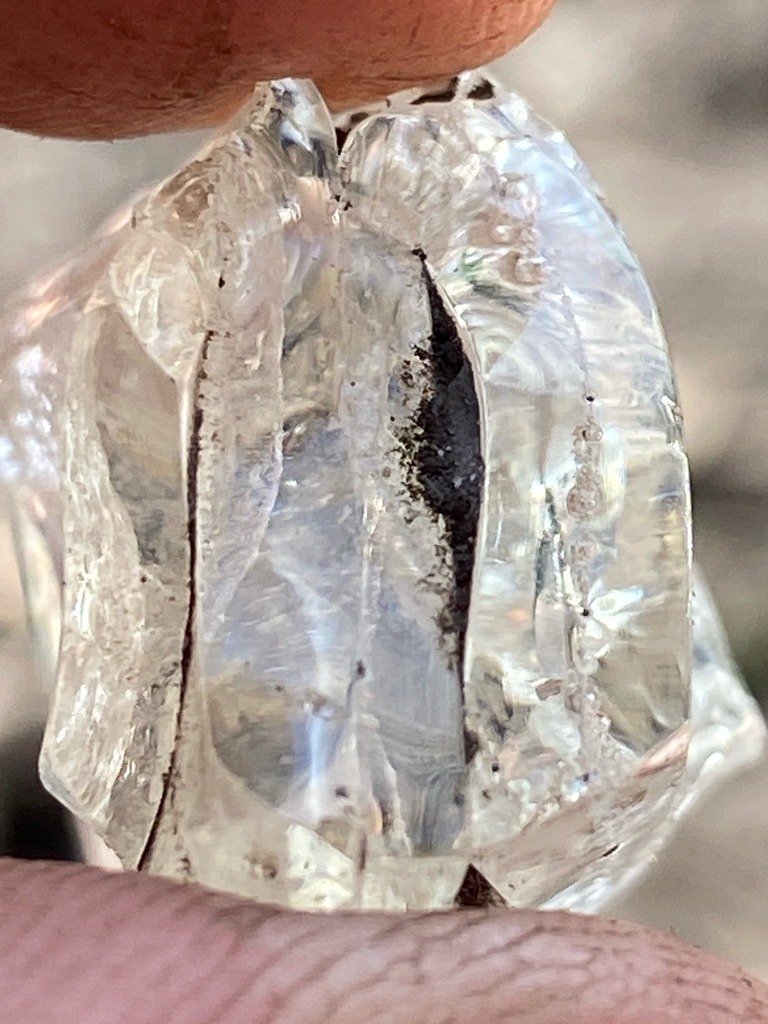 Natural rough diamond crystal - Uncut raw crystal (Irregular / Dodecahedral form)