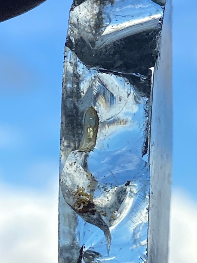 Rough industrial diamond or synthetic crystal fragment - Uncut rough / irregular crystal form