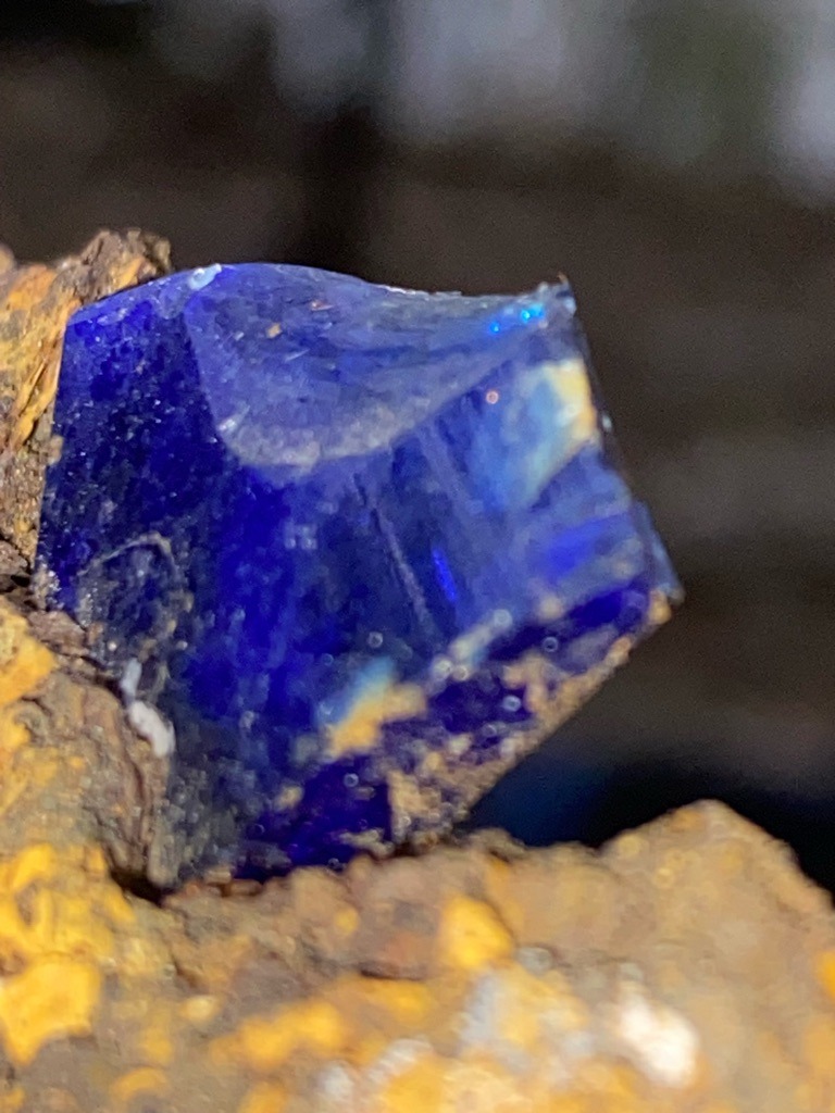 Natural (Fancy Deep Blue) - Rough / Uncut Crystal (Octahedral fragment)