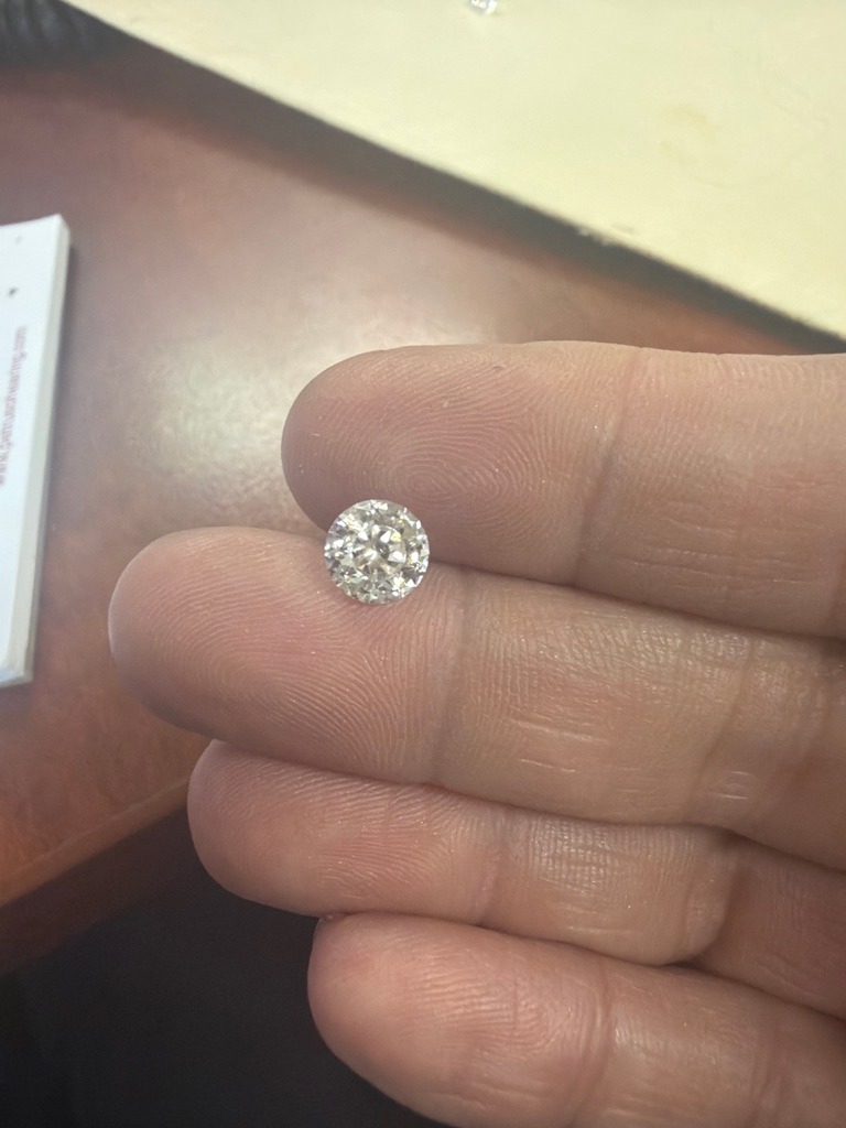 Natural diamond - Round Brilliant