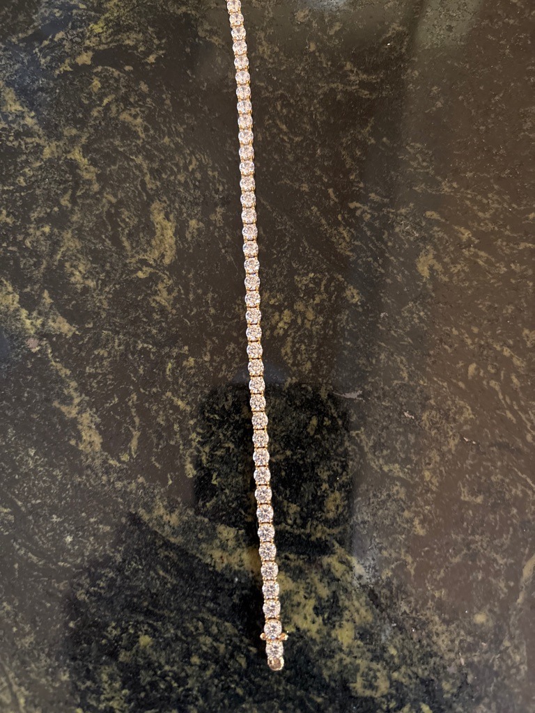 Natural or Lab-Grown (likely used in jewelry sets) - Round Brilliant