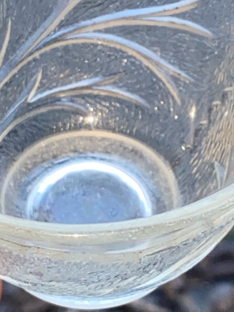 Not a diamond (Glass/Crystal glassware) - Not applicable