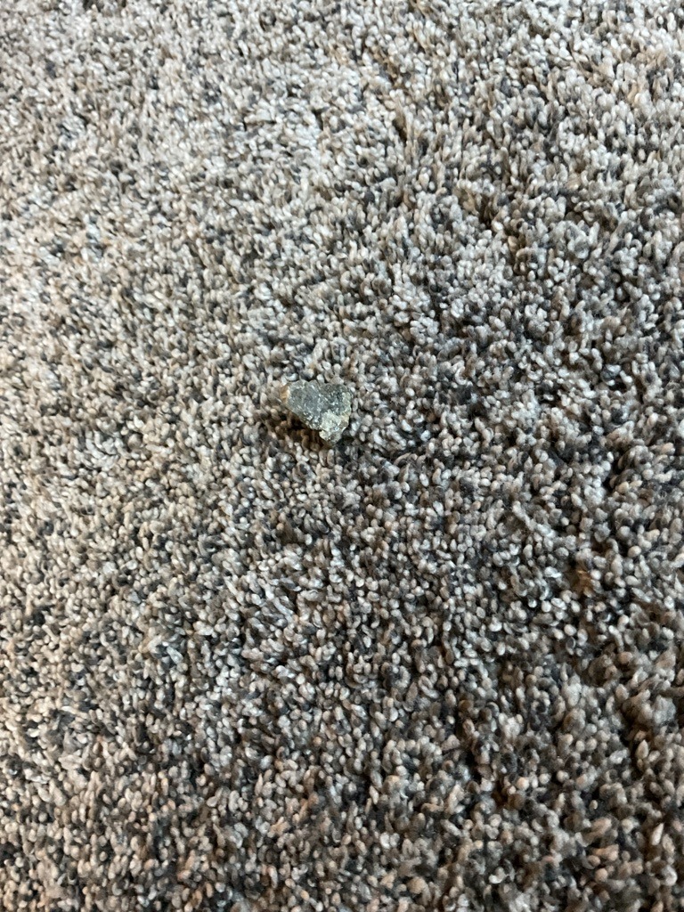 Non-Diamond / Common Pebble - Irregular / Uncut