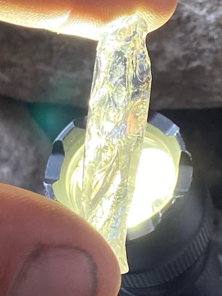Natural rough diamond crystal - Uncut elongated crystal / rough macdle or flat