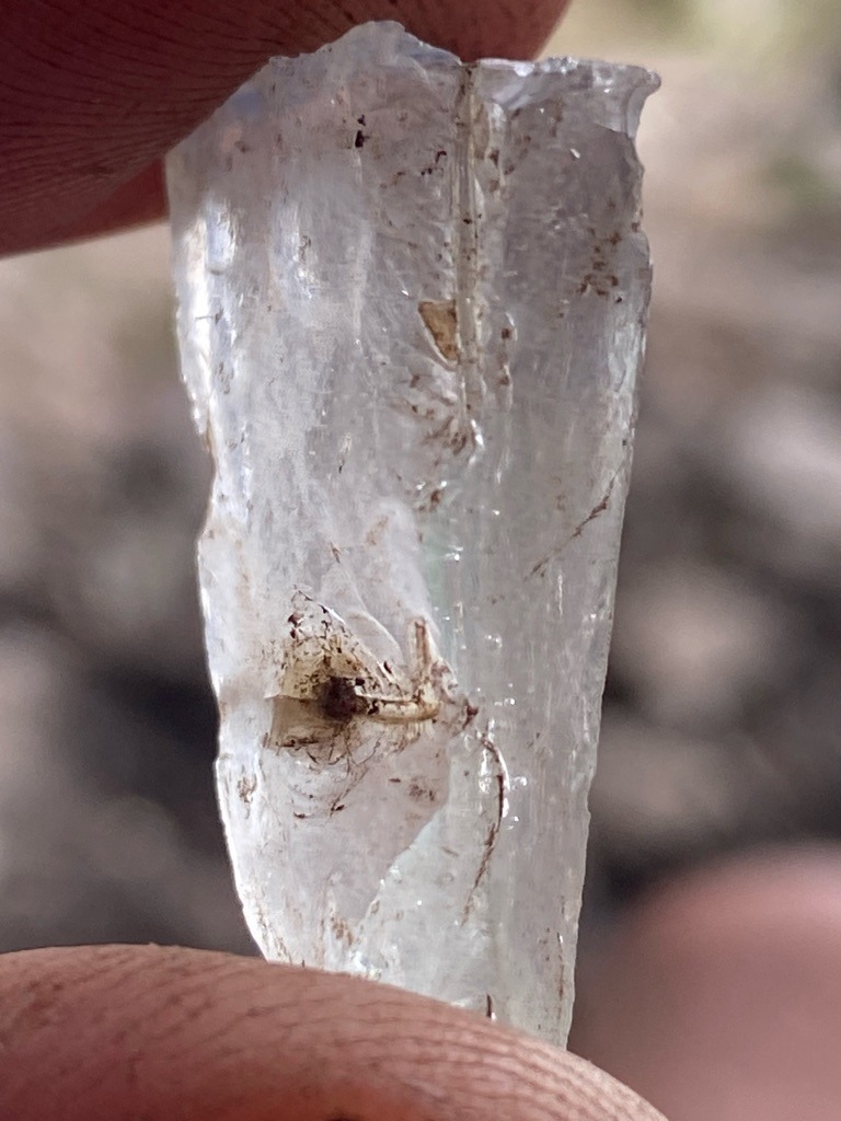 Natural rough diamond crystal - Uncut octahedral or elongated crystal fragment (rough)