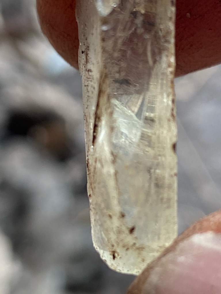 Natural rough crystal - Rough crystal / elongated octahedral form