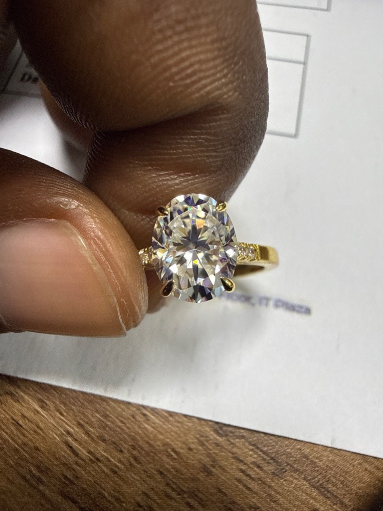 Moissanite - Oval Brilliant