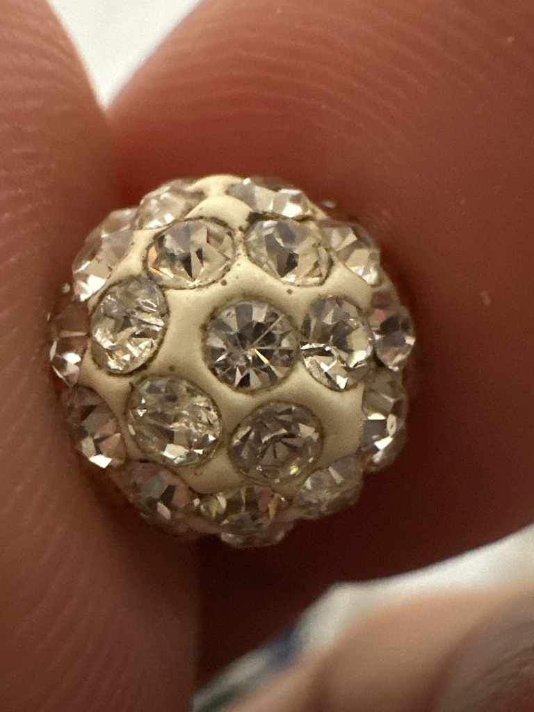 Simulant (likely Cubic Zirconia or Glass crystals) - Round Brilliant
