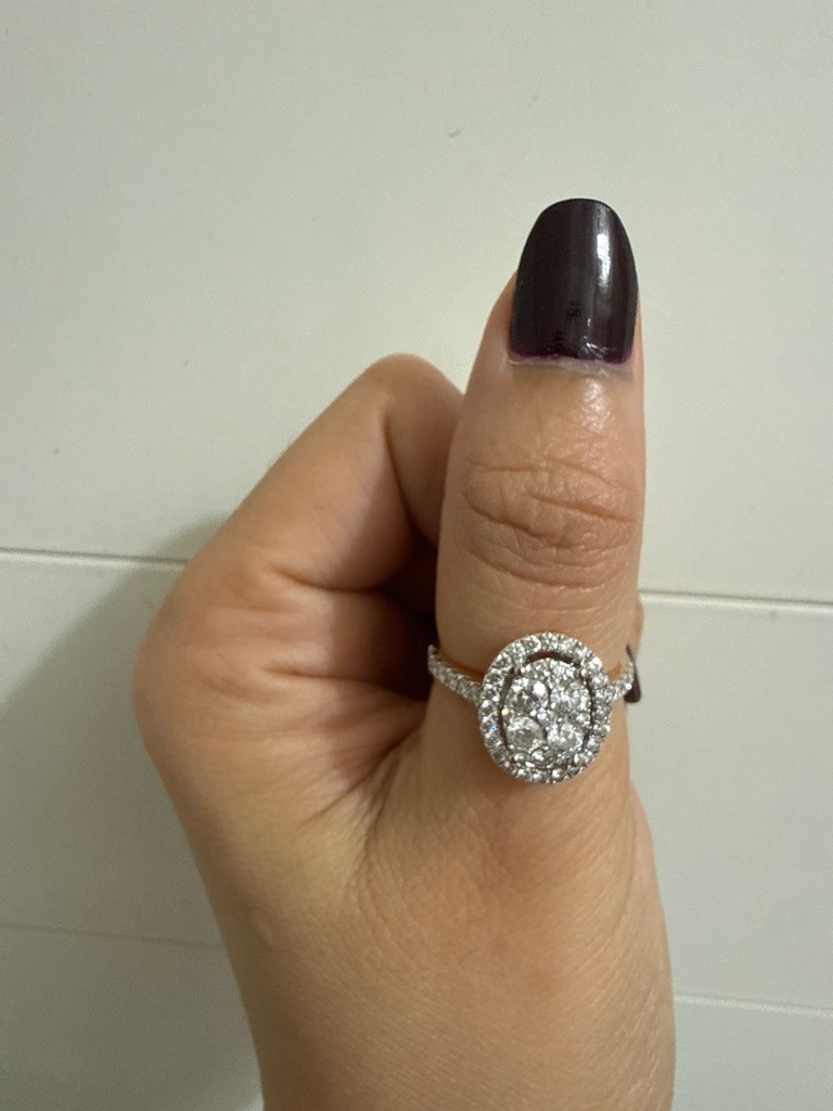 Natural Diamond (Cluster Setting) - Oval Halo with Round Brilliant Center Cluster