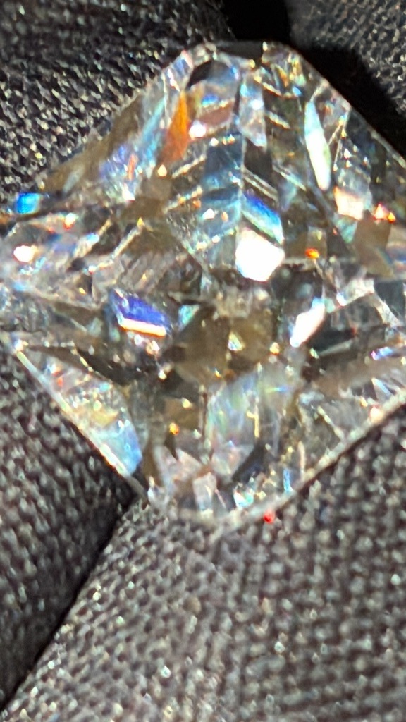 Moissanite (Potential) - Princess Cut (Square Modified Brilliant)