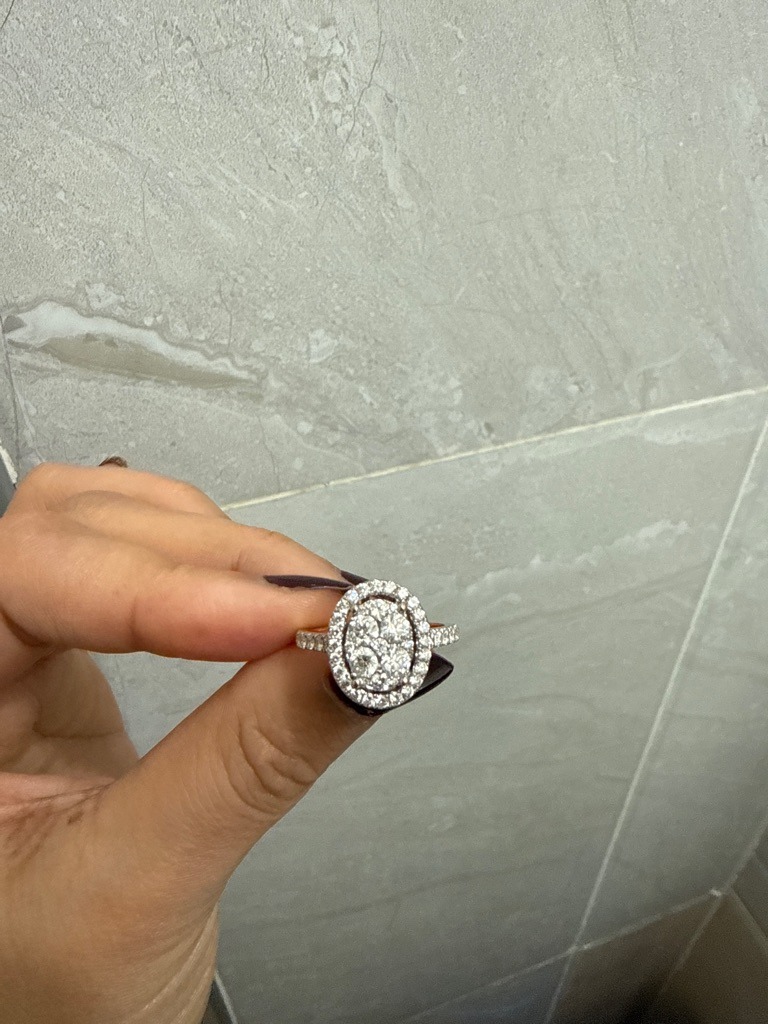 Natural Diamonds - Composite Oval Head with Round Brilliant Melee