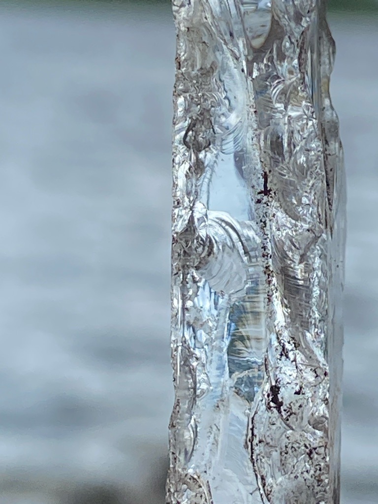 Natural rough crystal / Ice - Rough elongated crystal (unfaceted)