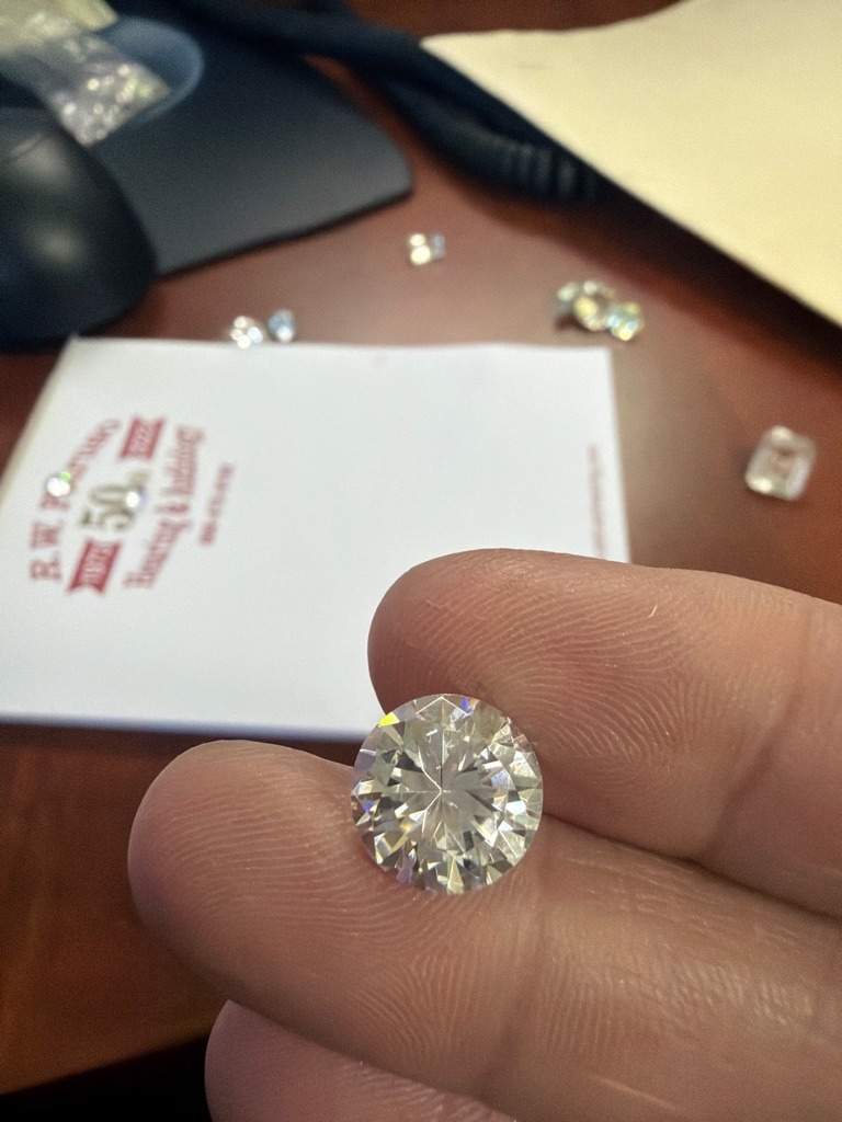 Natural diamond - Round Brilliant