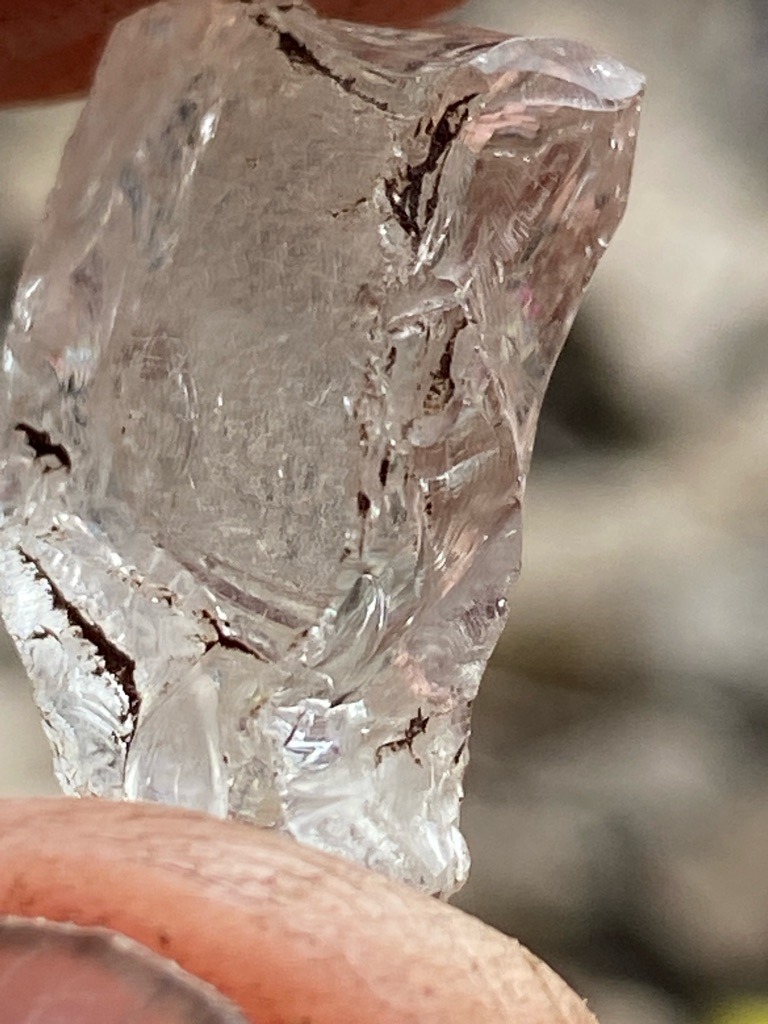 Natural rough crystal - Uncut raw crystal (Irregular/Fragment)