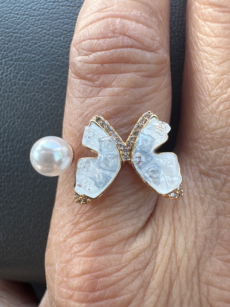 Natural diamond (accent melee) with composite or assembled ornamental inlay elements on the butterfly wings - Irregular mosaic / Custom butterfly wing inlay with Round melee accents