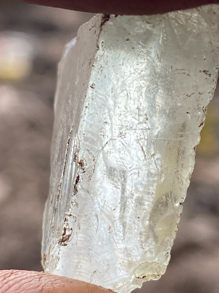Natural rough crystal / Uncut mineral fragment - Rough uncut crystal / Irregular shape