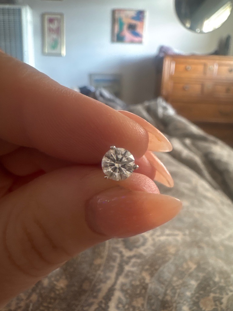 Natural Diamond (Visual appearance suggest likelihood, though Simulants like Moissanite cannot be 100% ruled out via image) - Round Brilliant