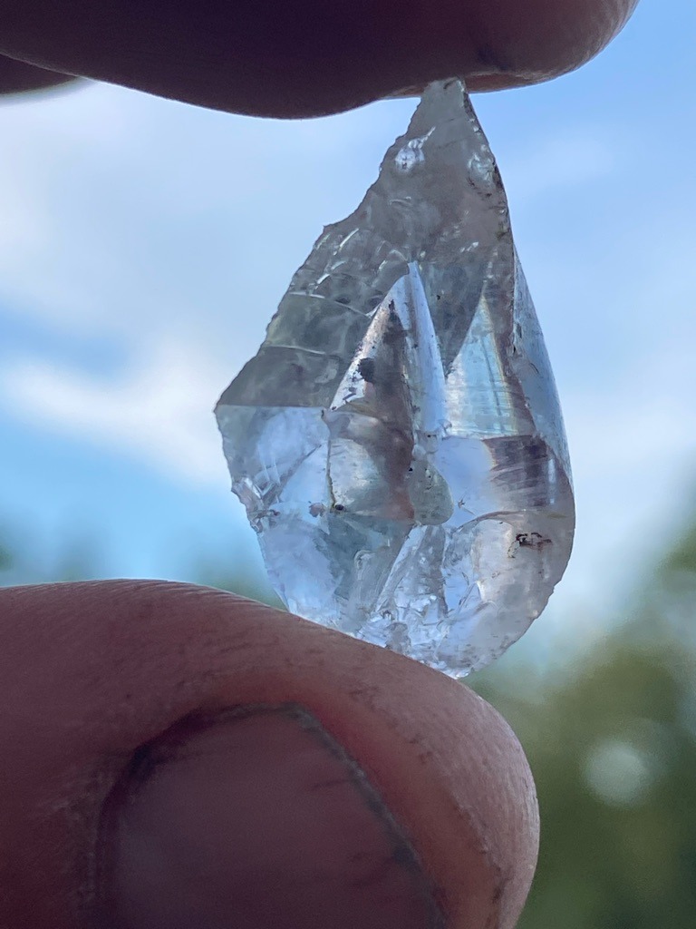 Natural rough diamond crystal - Uncut natural crystal, somewhat pear or irregular shaped rough