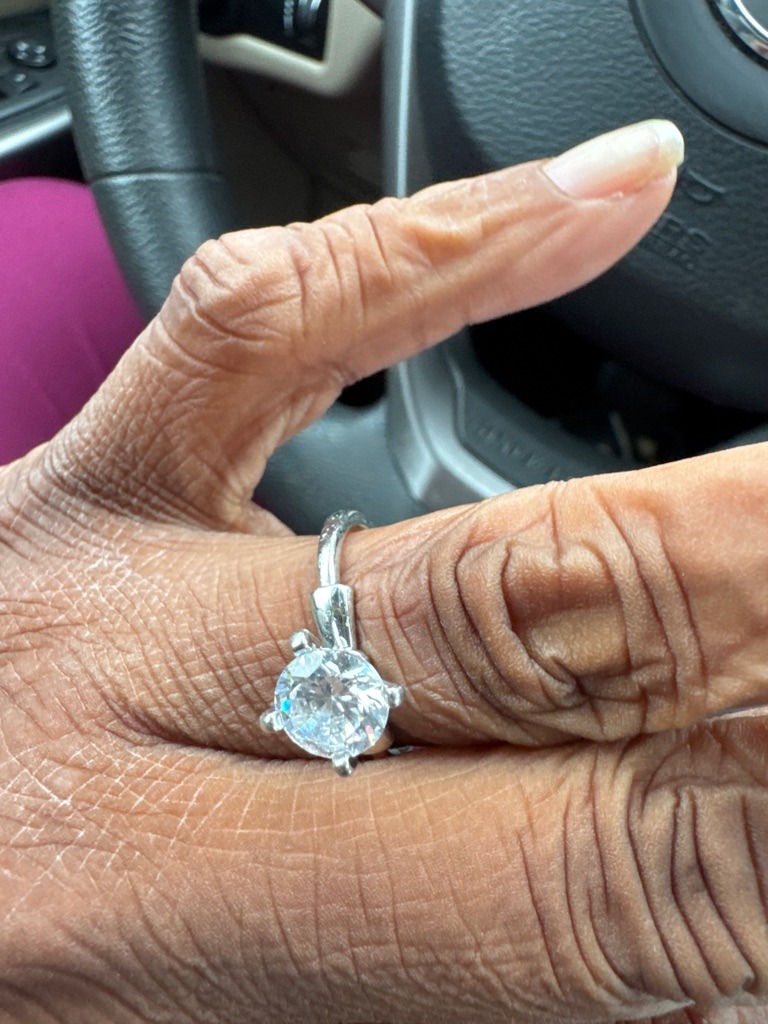 Natural Diamond (visually assessed, though synthetic or diamond simulant like cubic zirconia/moissanite cannot be definitively ruled out without physical testing) - Round Brilliant