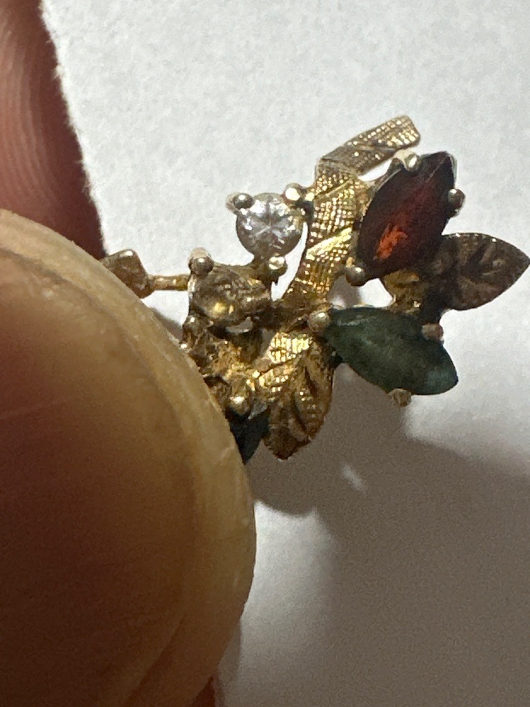 Natural (Likely a Accent Diamond or Substitute) - Round Brilliant