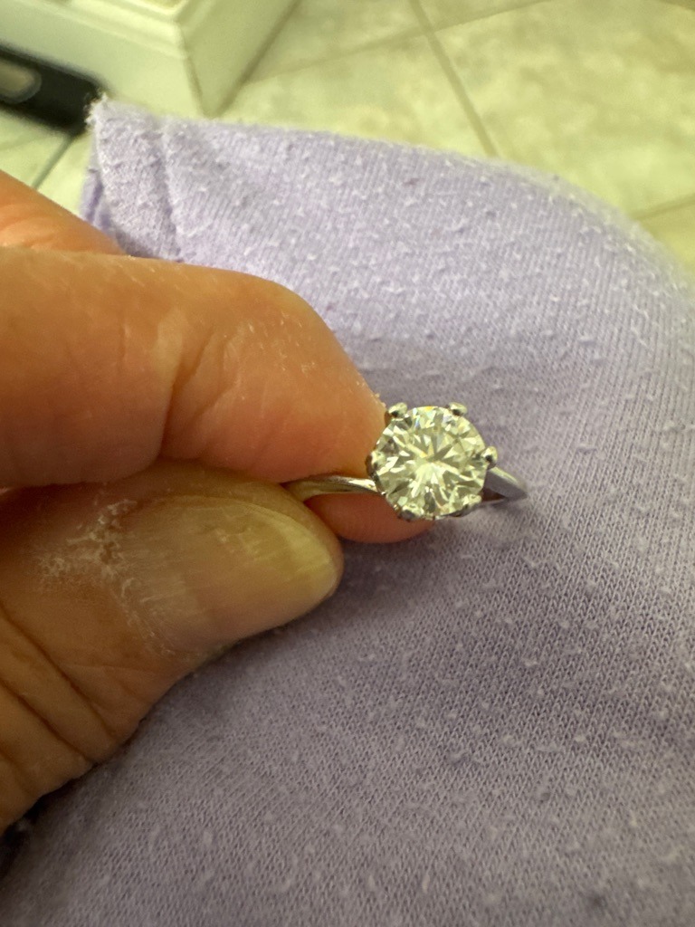 Natural Diamond (Presumed) - Round Brilliant