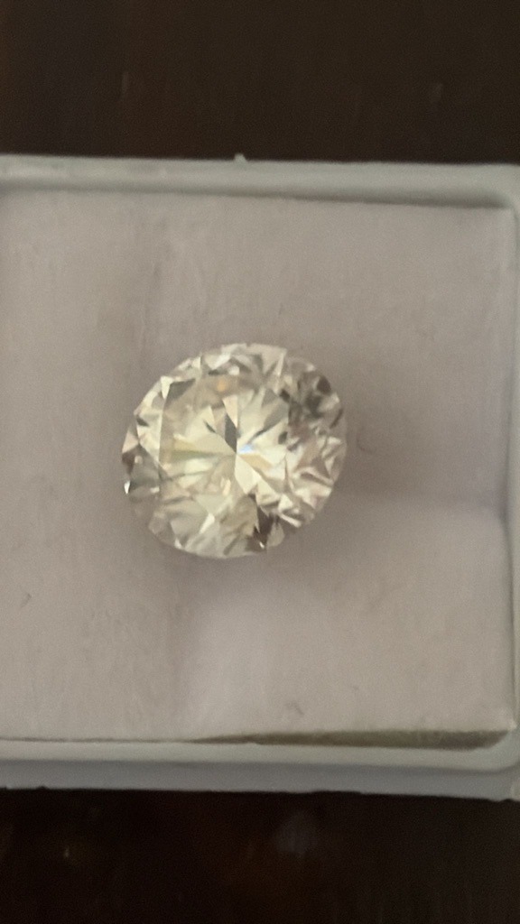Natural (based on user description) - Round Brilliant