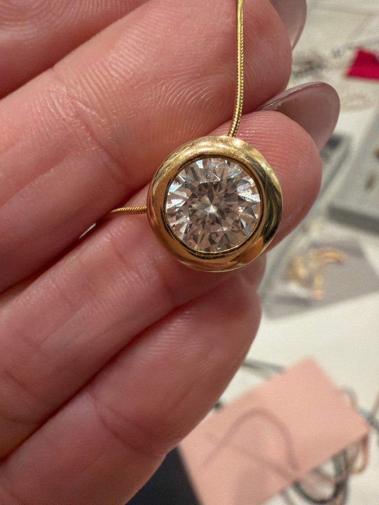 Natural Diamond (estimated) - Round Brilliant