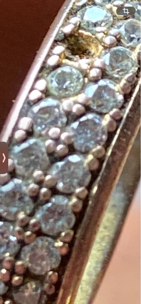 Natural Diamond (pavé-set melee diamonds) - Round Brilliant