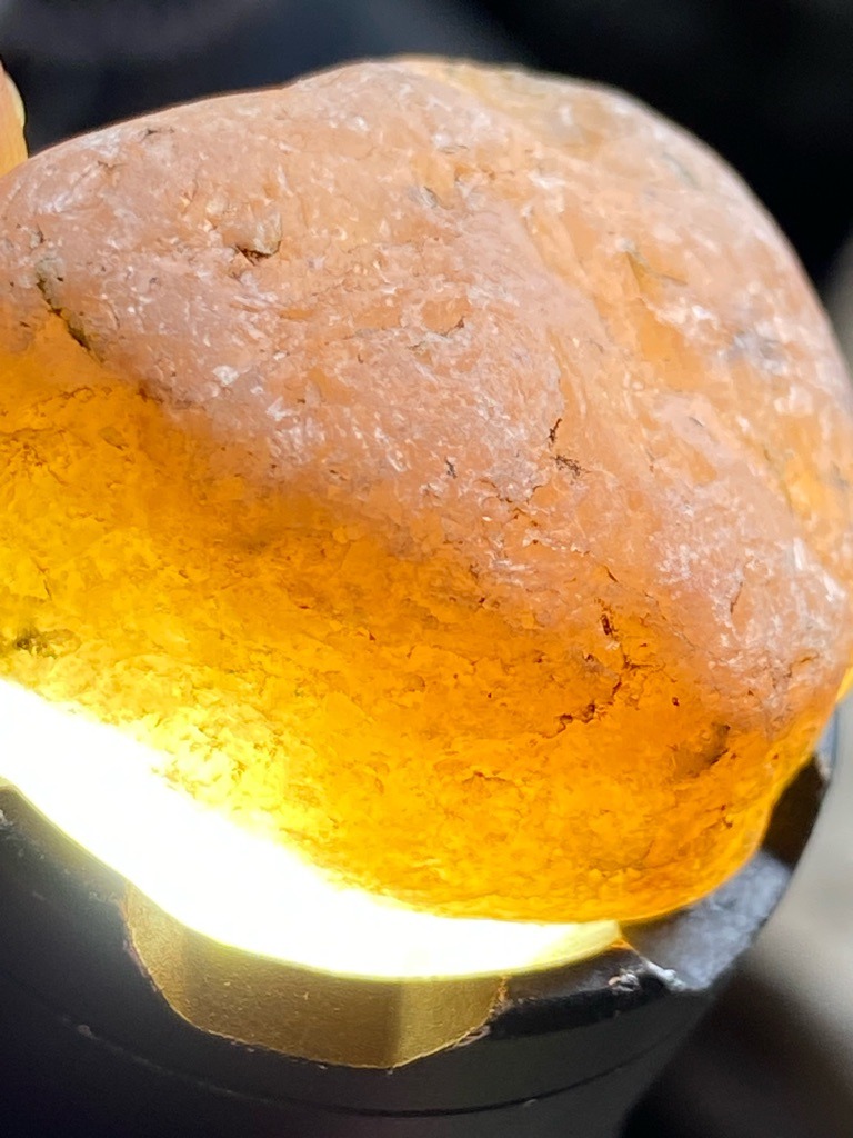 Natural rough diamond - Uncut rough pebble / irregular crystal form