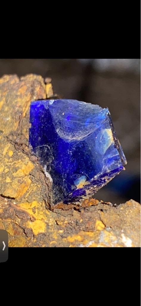 Natural (Fancy Deep Blue) - Rough / Uncut Crystal