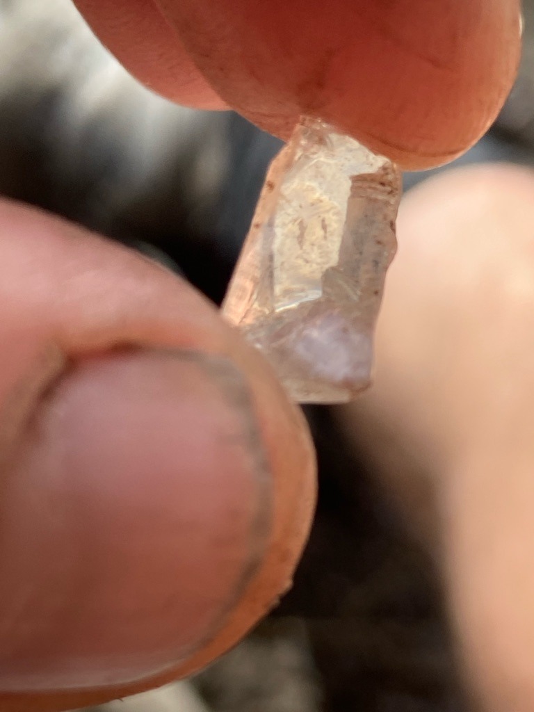 Natural rough crystal - Rough elongated crystal (uncut)